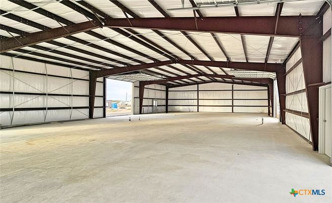 Garage, Interior, Wooden Beams