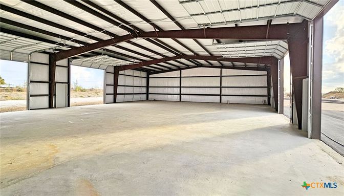 Exterior, Garage