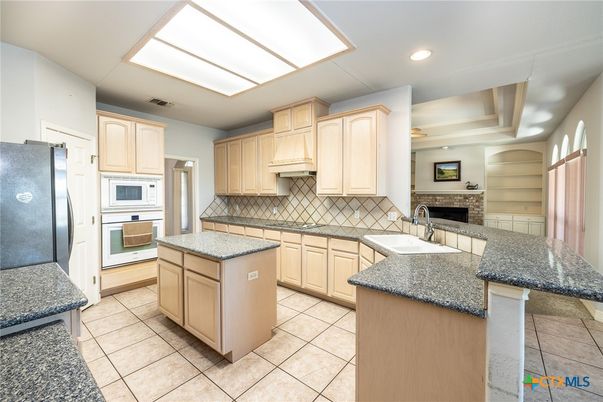 Fireplace, Interior, Kitchen, Recessed Lighting