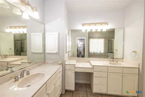 Bathroom, Dual Sink Vanities, Interior