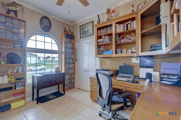 Home Office, Interior