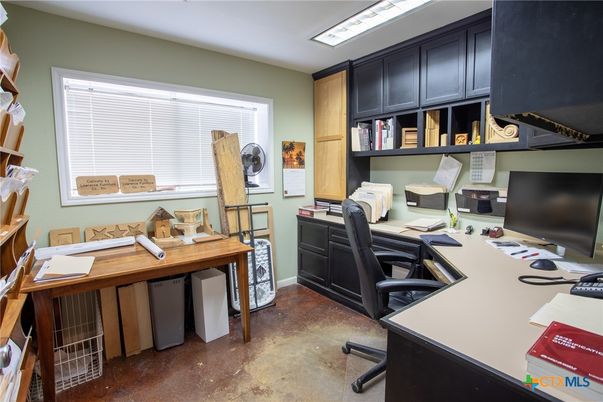 Home Office, Interior