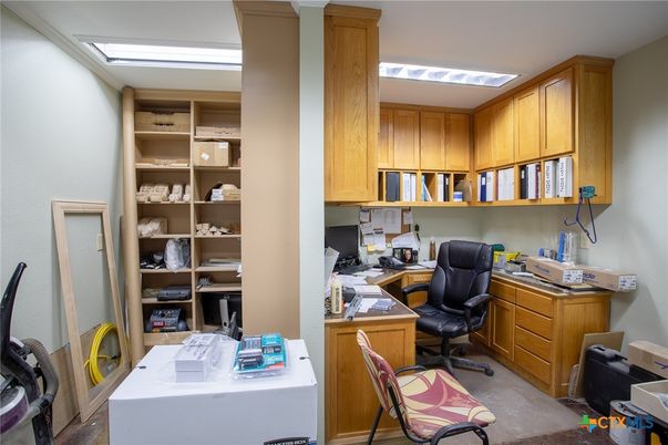 Home Office, Interior