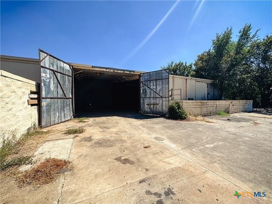 Backyard, Detached Garage, Exterior