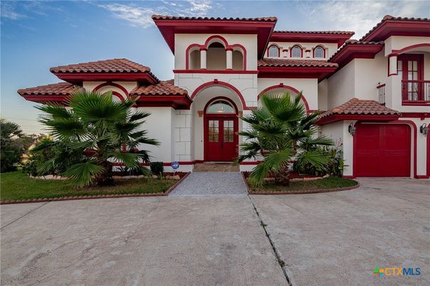 Attached, Exterior, Facade, Mediterranean
