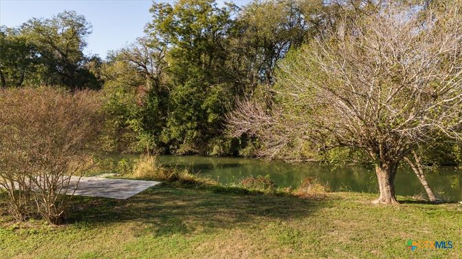 Exterior, Lake