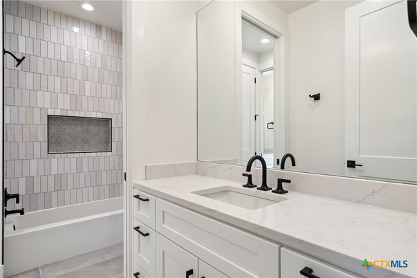 Bathroom, Interior, Recessed Lighting