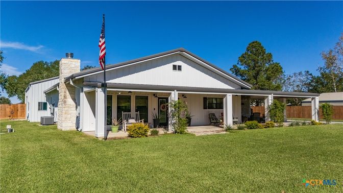Backyard, Exterior, Facade, Farmhouse