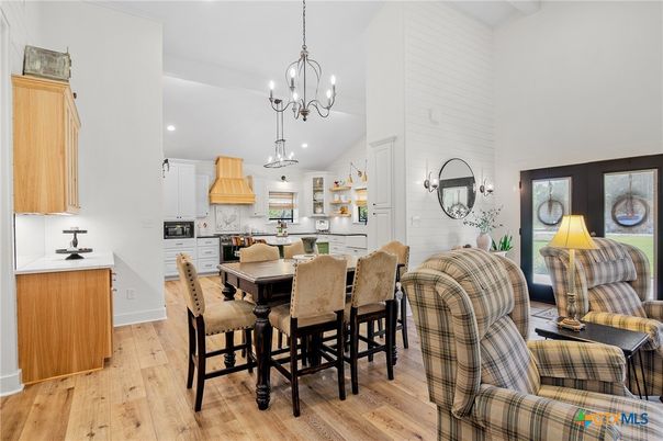 Chandelier, Dining room, Interior, Kitchen, Pendant Lights, Recessed Lighting, Wood Texture Flooring