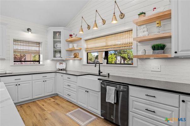 Interior, Kitchen, Pendant Lights, Wood Texture Flooring
