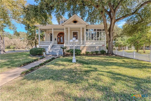 Backyard, Exterior, Facade, Queen Anne Victorian