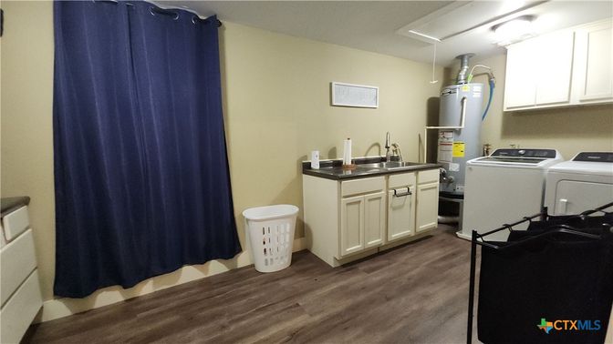 Interior, Washer, Wood Texture Flooring