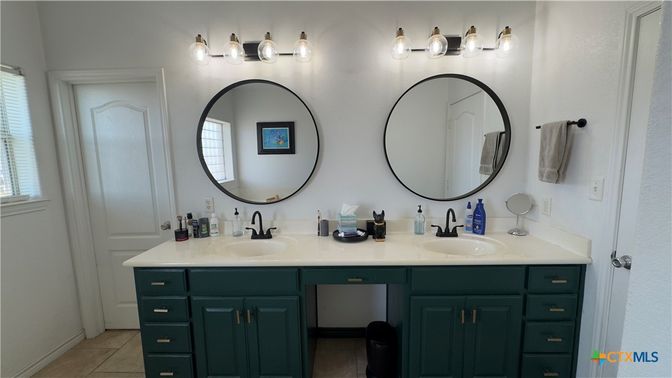 Bathroom, Dual Sink Vanities, Interior