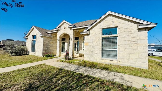 Exterior, Facade, Brick Traditional