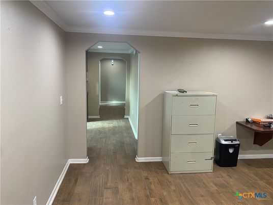 Interior, Recessed Lighting, Wood Texture Flooring