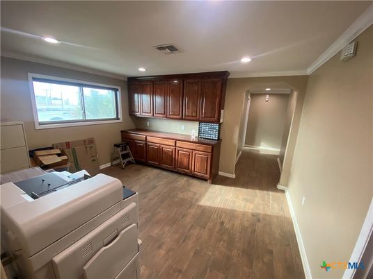Interior, Recessed Lighting, Wood Texture Flooring