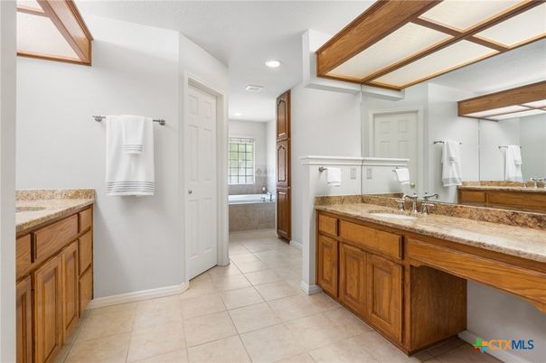 Bathroom, Dual Sink Vanities, Interior, Recessed Lighting