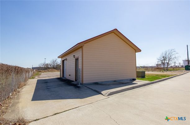 Detached Garage, Exterior