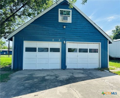 Detached Garage, Exterior