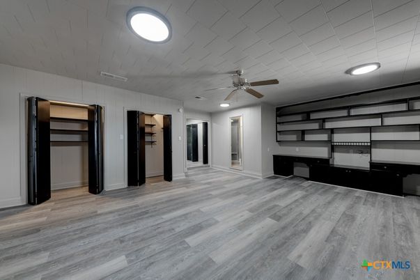 Empty room, Interior, Recessed Lighting, Wood Texture Flooring