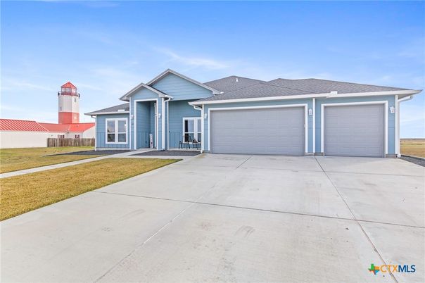 Attached, Exterior, Facade, Ranch