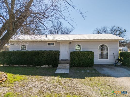 Backyard, Exterior, Facade, Ranch