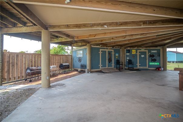 Exterior, Wooden Beams