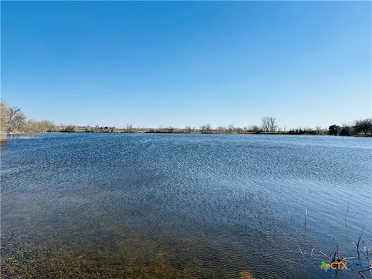 Exterior, Lake