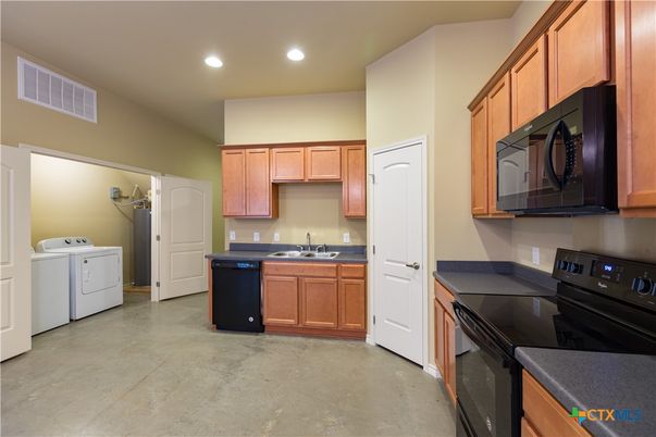 Interior, Kitchen, Recessed Lighting, Washer