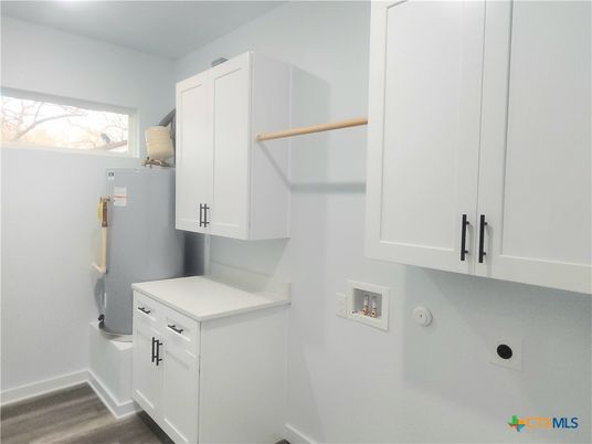 Interior, Kitchen, Washer, Wood Texture Flooring