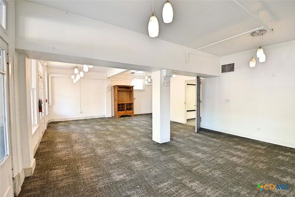 Empty room, Interior, Pendant Lights
