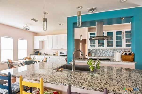 Dining room, Interior, Kitchen, Pendant Lights, Recessed Lighting, Stainless Steel Appliances