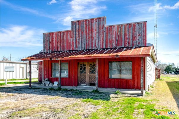 Exterior, Facade, None