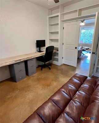 Home Office, Interior