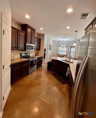 Dining room, Interior, Kitchen, Pendant Lights, Recessed Lighting, Stainless Steel Appliances