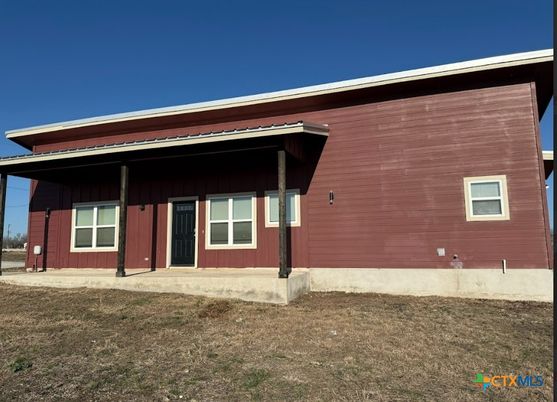 Exterior, Facade, Modern