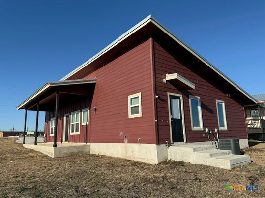 Exterior, Facade, Log Home