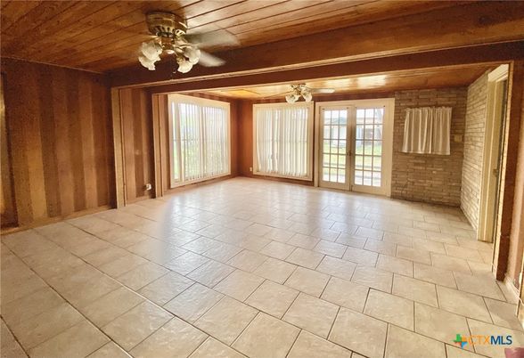 Empty room, Interior, Stone Walls, Wooden Ceilings, Wooden Walls