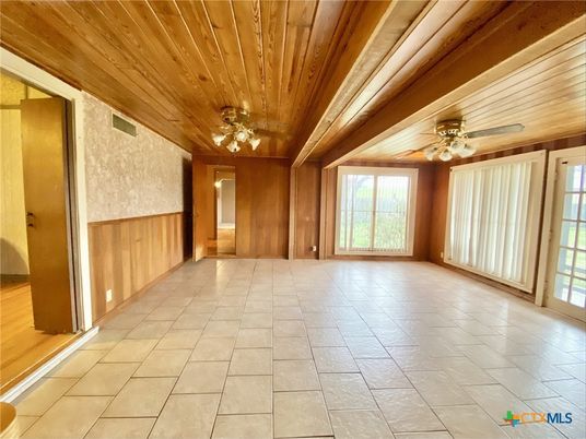 Empty room, Interior, Wooden Ceilings, Wooden Walls