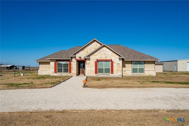 Backyard, Exterior, Facade, Ranch