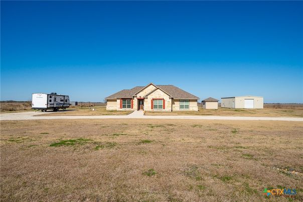 Backyard, Exterior, Facade, Ranch