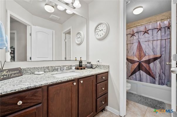 Bathroom, Dual Sink Vanities, Interior