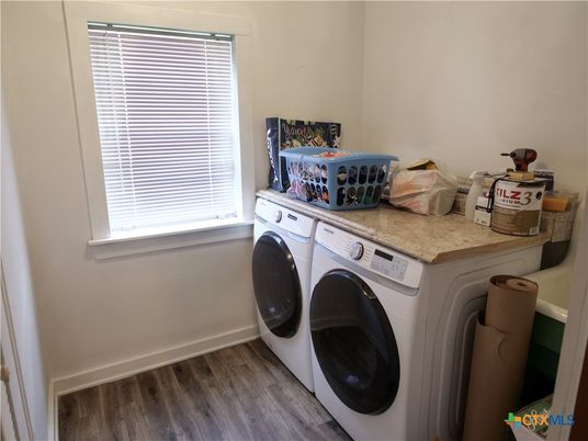 Interior, Washer, Wood Texture Flooring