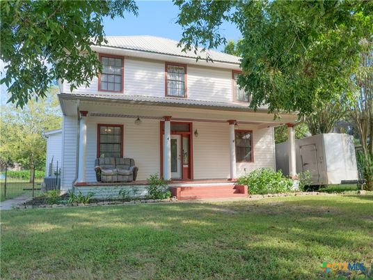 Exterior, Facade, American Foursquare