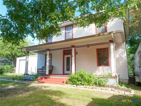 Exterior, Facade, American Foursquare