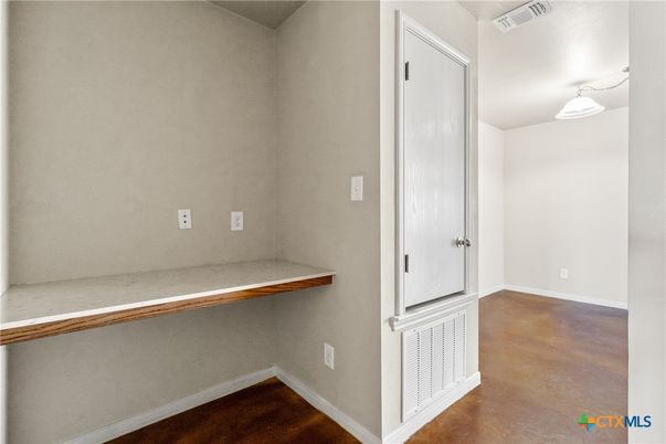 Empty room, Interior, Pendant Lights
