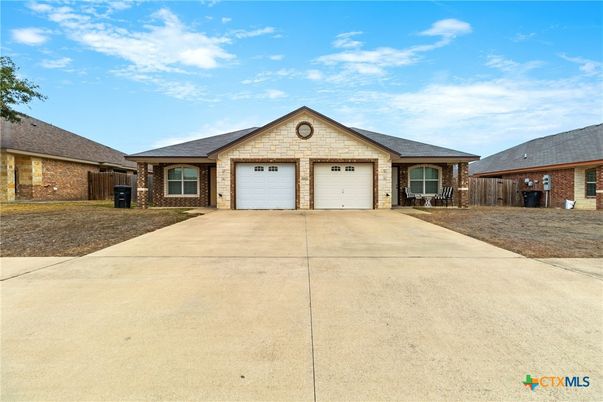 Attached, Exterior, Facade, Brick Facade, Ranch