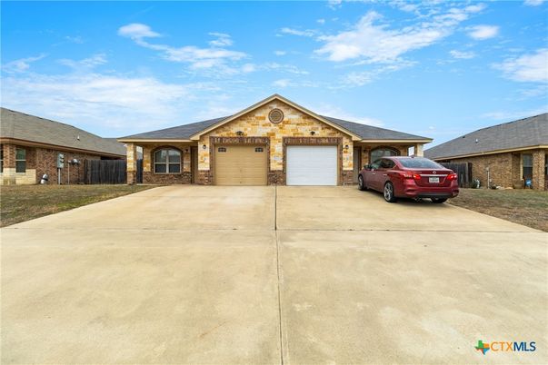 Attached, Exterior, Facade, Brick Facade, Ranch