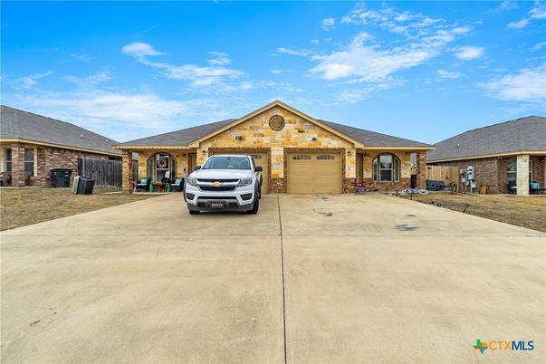 Attached, Exterior, Facade, Brick Facade, Ranch