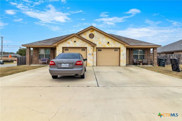 Attached, Exterior, Facade, Brick Facade, Ranch